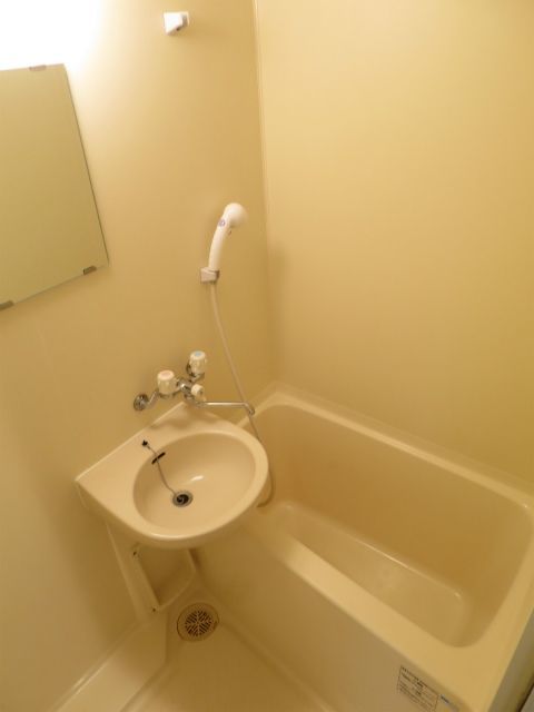 バス・シャワールーム　【浴室】新入居の際サーモスタット水栓を取り付けます