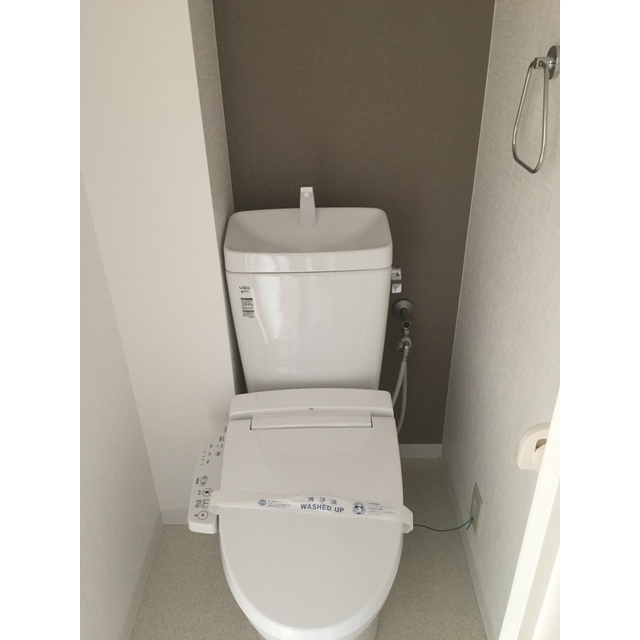 トイレ　温水機能付洗浄便座