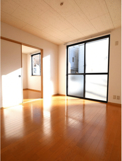 居室・リビング　開放感のあるゆったりとしたお部屋です♪