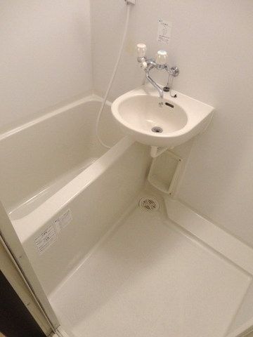 バス・シャワールーム　※別部屋の参考写真です
