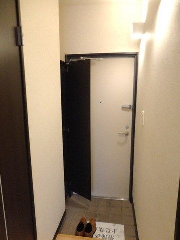 玄関　※別部屋の参考写真です