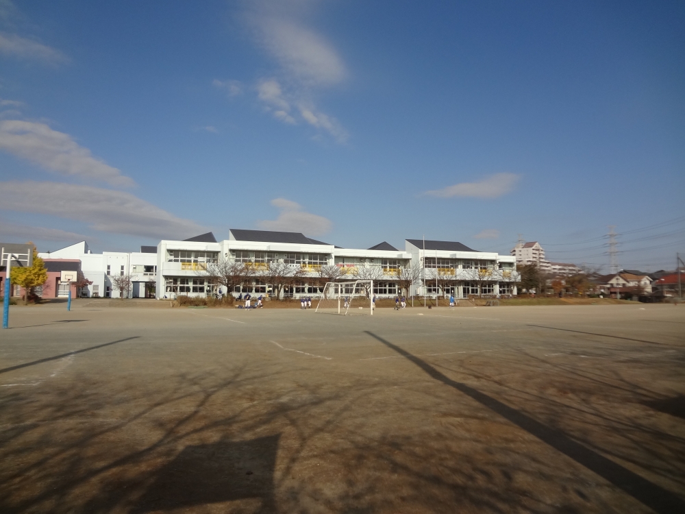 小学校　千葉市立有吉小学校（小学校）まで878m