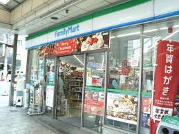 コンビニ　ファミリーマート内久宝寺町四丁目店（コンビニ）まで63m
