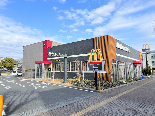 飲食店　マクドナルド戸田市役所南通り店（飲食店）まで155m