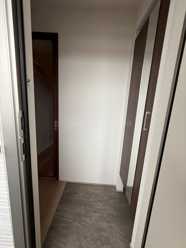 玄関　※同施工会社別部屋参考写真