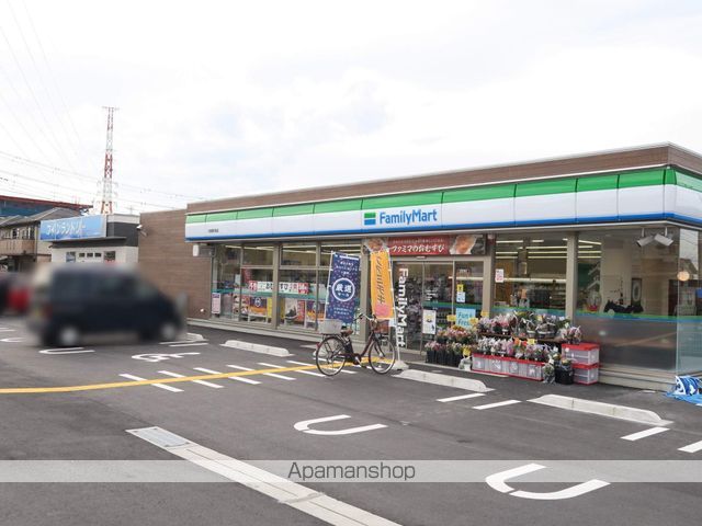 コンビニ　ファミリーマート（コンビニ）まで250m