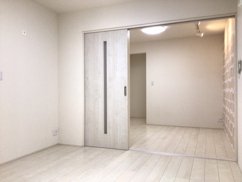 居室・リビング　エアコン付きで快適に過ごせます♪