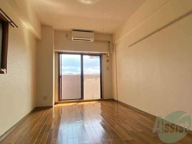 居室・リビング　陽の光が差し込む明るいお部屋は気持がいいですね。