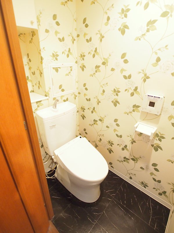 トイレ　落ち着いた色調のトイレです♪