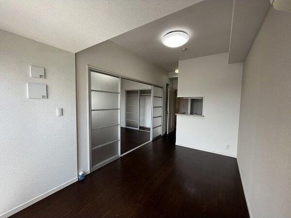 居室・リビング　こちらの居間で趣味の時間をお楽しみください