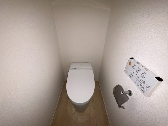 トイレ　AXIA MEIEKI