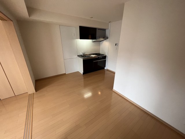 居室・リビング　南向きで明るいお部屋です！エアコン付き！