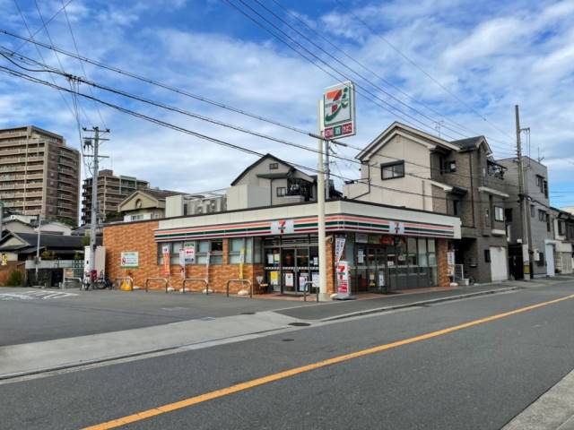 コンビニ　セブンイレブン（コンビニ）まで487m