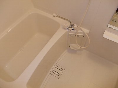 バス・シャワールーム　コンパクトで使いやすいお風呂です
