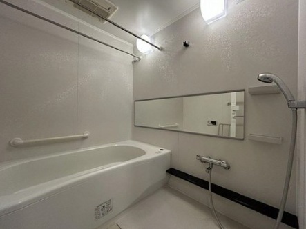 バス・シャワールーム　※同建物の別のお部屋の写真です。