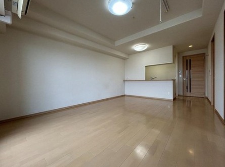 居室・リビング　※同建物の別のお部屋の写真です。