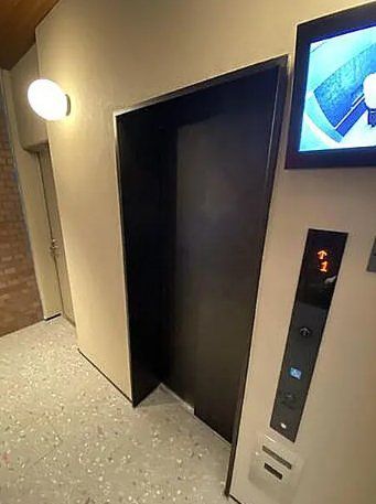 ロビー　玄関