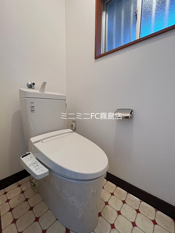 トイレ　同型反転