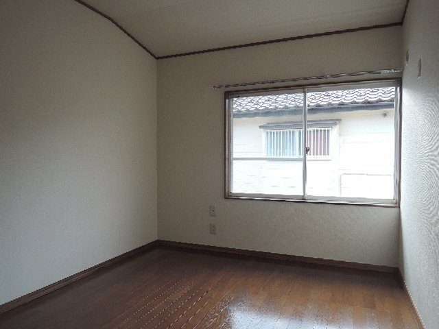 その他設備　南向きの洋室　フローリングの６帖