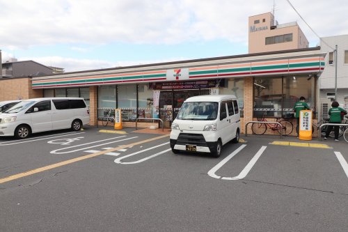コンビニ　セブンイレブン大阪緑1丁目店（コンビニ）まで228m