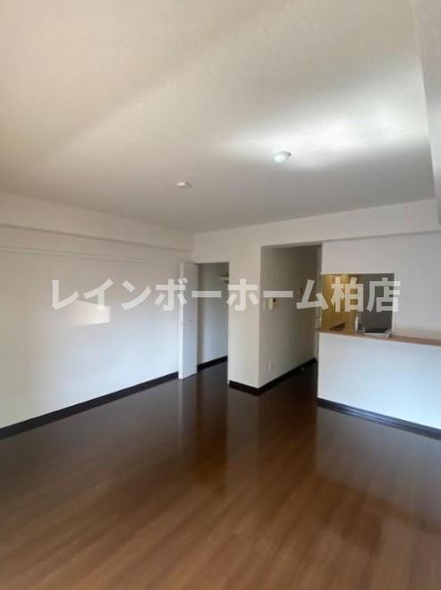 居室・リビング　別部屋。参考写真。