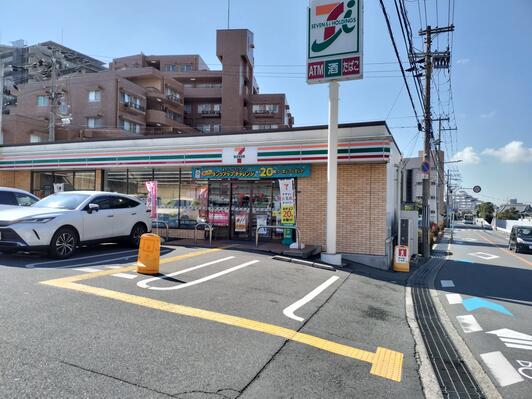 コンビニ　セブンイレブン 豊中上新田4丁目店（コンビニ）まで820m