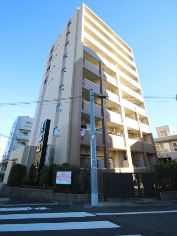建物外観　2010年築鉄筋コンクリート造9階建！敷地内駐車場ございます