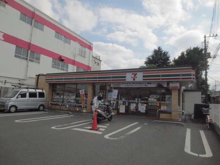 コンビニ　ファミリーマート 板橋前野町三丁目店（コンビニ）まで140m