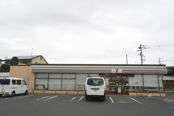 その他　セブンイレブン河和田3丁目店（その他）まで550m