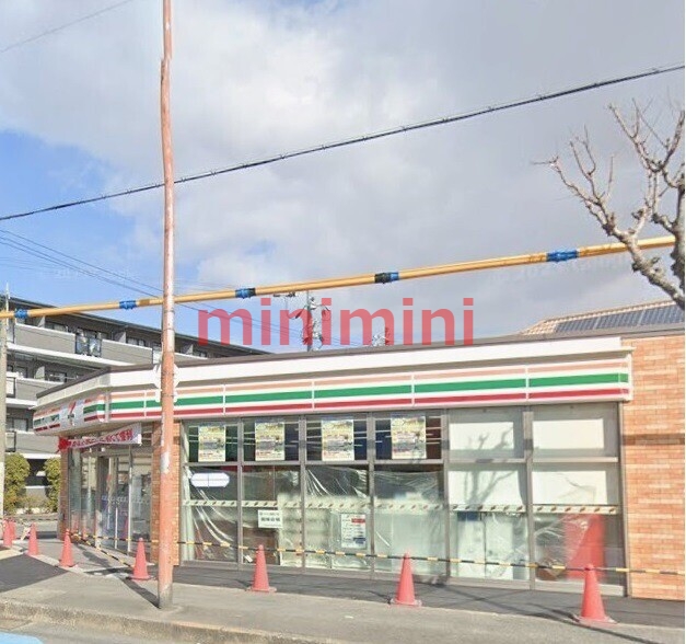 コンビニ　セブンイレブン高槻西真上1丁目店（コンビニ）まで229m