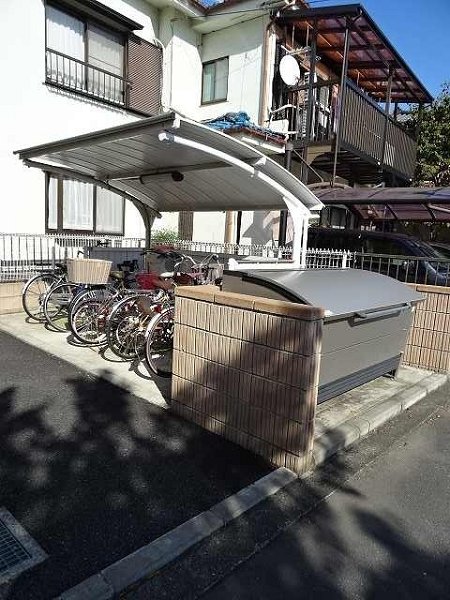 その他共有部分　屋根付の駐輪場完備です。