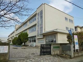小学校　大在小学校（小学校）まで270m