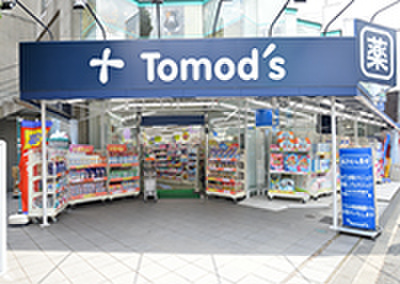 ドラックストア　トモズ代沢店（ドラッグストア）まで298m