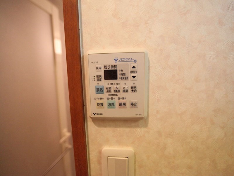 その他設備　浴室暖房乾燥機付き