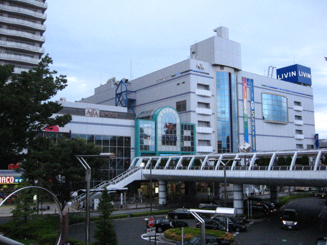 スーパー　LIVIN・アスタ（スーパー）まで702m