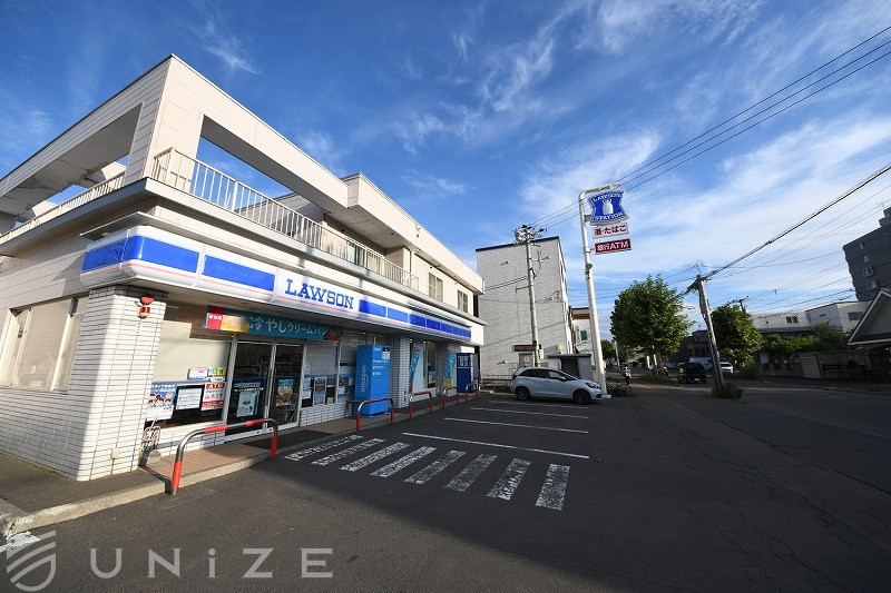 コンビニ　ローソン札幌旭町五丁目店（コンビニ）まで222m