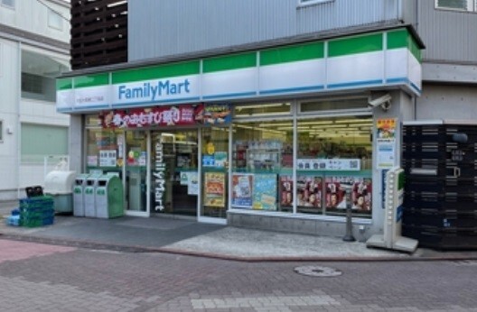 コンビニ　ファミリーマート大田大森東二丁目店（コンビニ）まで384m