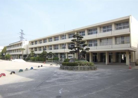 小学校　筑紫野市立筑紫小学校（小学校）まで391m