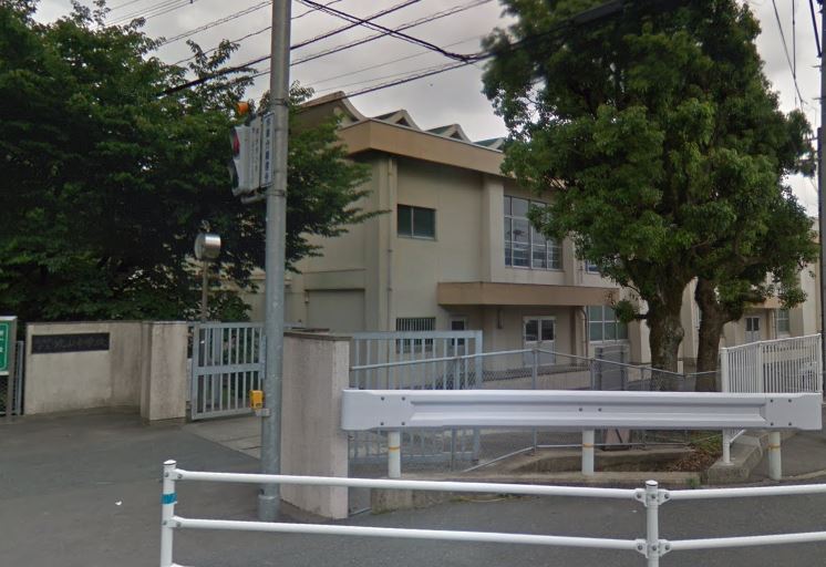 中学校　筑紫野市立筑山中学校（中学校）まで437m