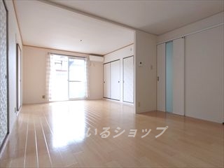 居室・リビング　ゆったり１６帖のＬＤＫ（クッションフロアです）