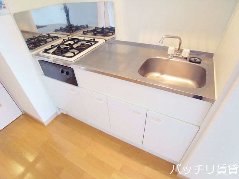キッチン　〇同型タイプの為、現状を優先いたします