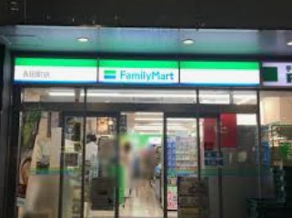 コンビニ　ファミリーマート永田町店（コンビニ）まで144m