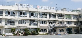 小学校　稲田小学校（小学校）まで553m