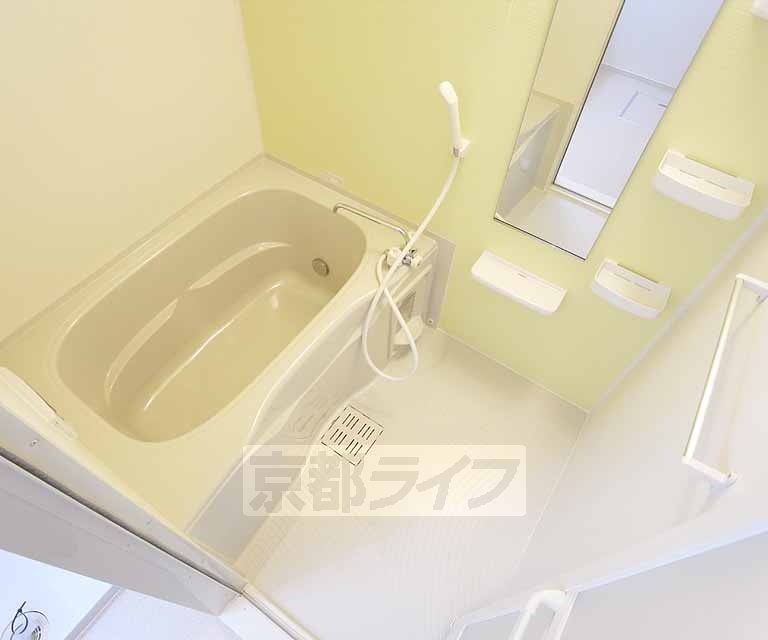 バス・シャワールーム　追い焚き機能付きの浴室です。