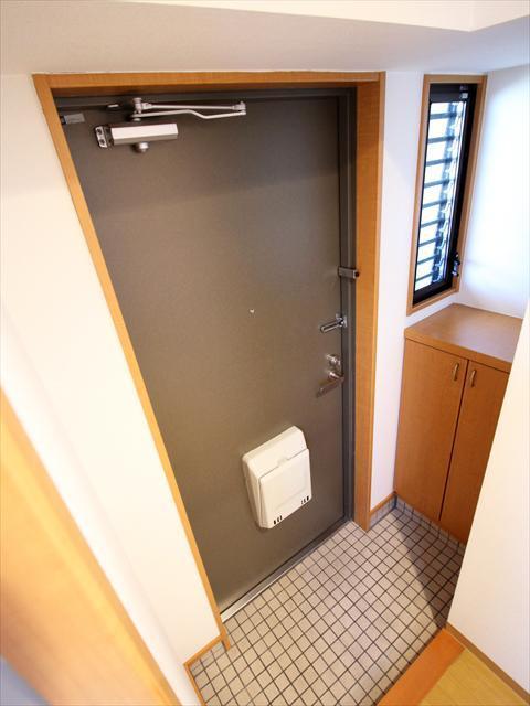 玄関　松山市平和通　グレイスパル本町　玄関