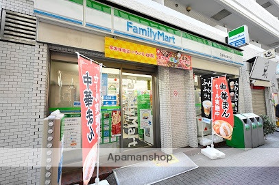 コンビニ　ファミリーマート日本橋箱崎町店（コンビニ）まで132m