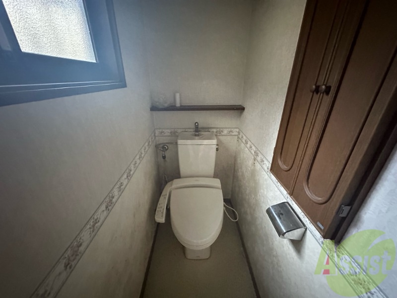 トイレ　温水洗浄便座付きのトイレは、使用しやすくうれしいですね。