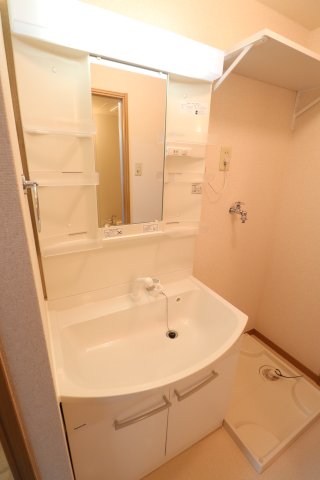 洗面設備　同間取り別部屋の参考写真です。