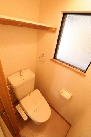 トイレ　同間取り別部屋の参考写真です。