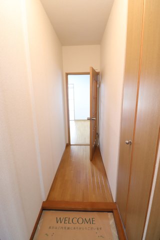 玄関　同間取り別部屋の参考写真です。